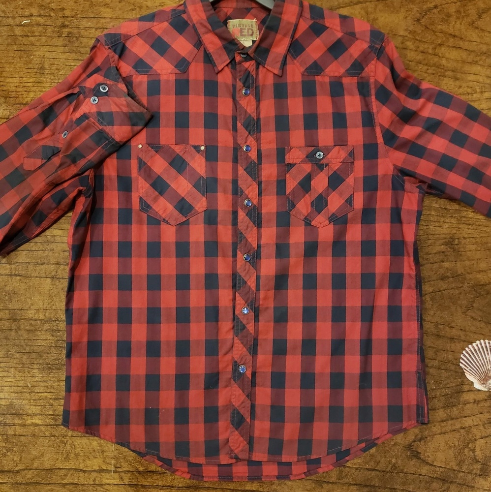 Vintage RED • Button down 🧥🏅